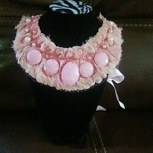 Nwt  pink  collar necklace